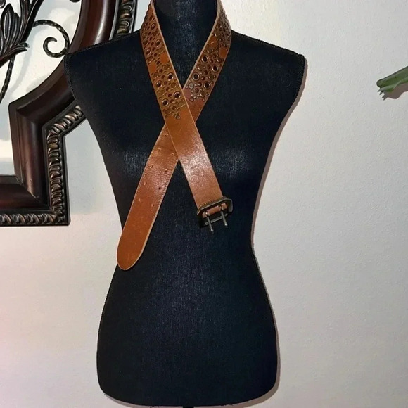 Sundance Women’s Brown Leather Belt with Rivets, Studs Size Small - Picture 6 of 14